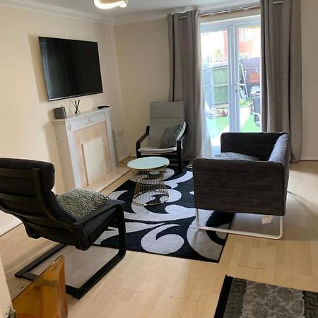 Вилла Charming 2-Bed House In Лондон Экстерьер фото