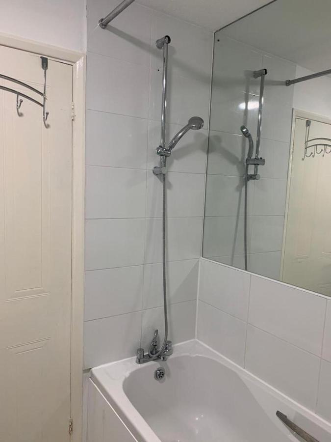 Вилла Charming 2-Bed House In Лондон Экстерьер фото