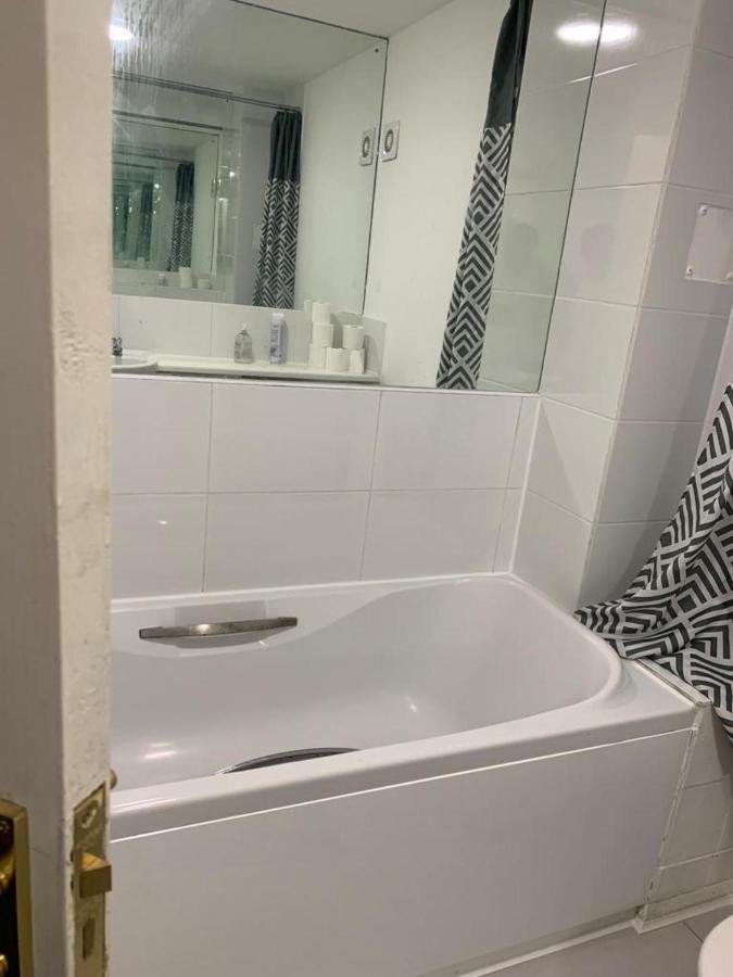 Вилла Charming 2-Bed House In Лондон Экстерьер фото